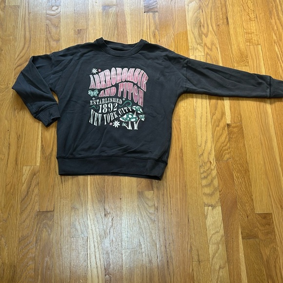 Girls graphic dark gray sweatshirt size 9/10 - Picture 1 of 3